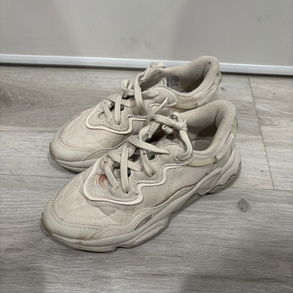 Adidas men shoes size 4